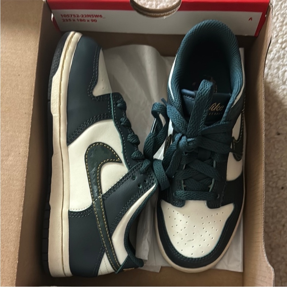Nike Kids Sneakers in Dark Green and White - Picture 3 of 3